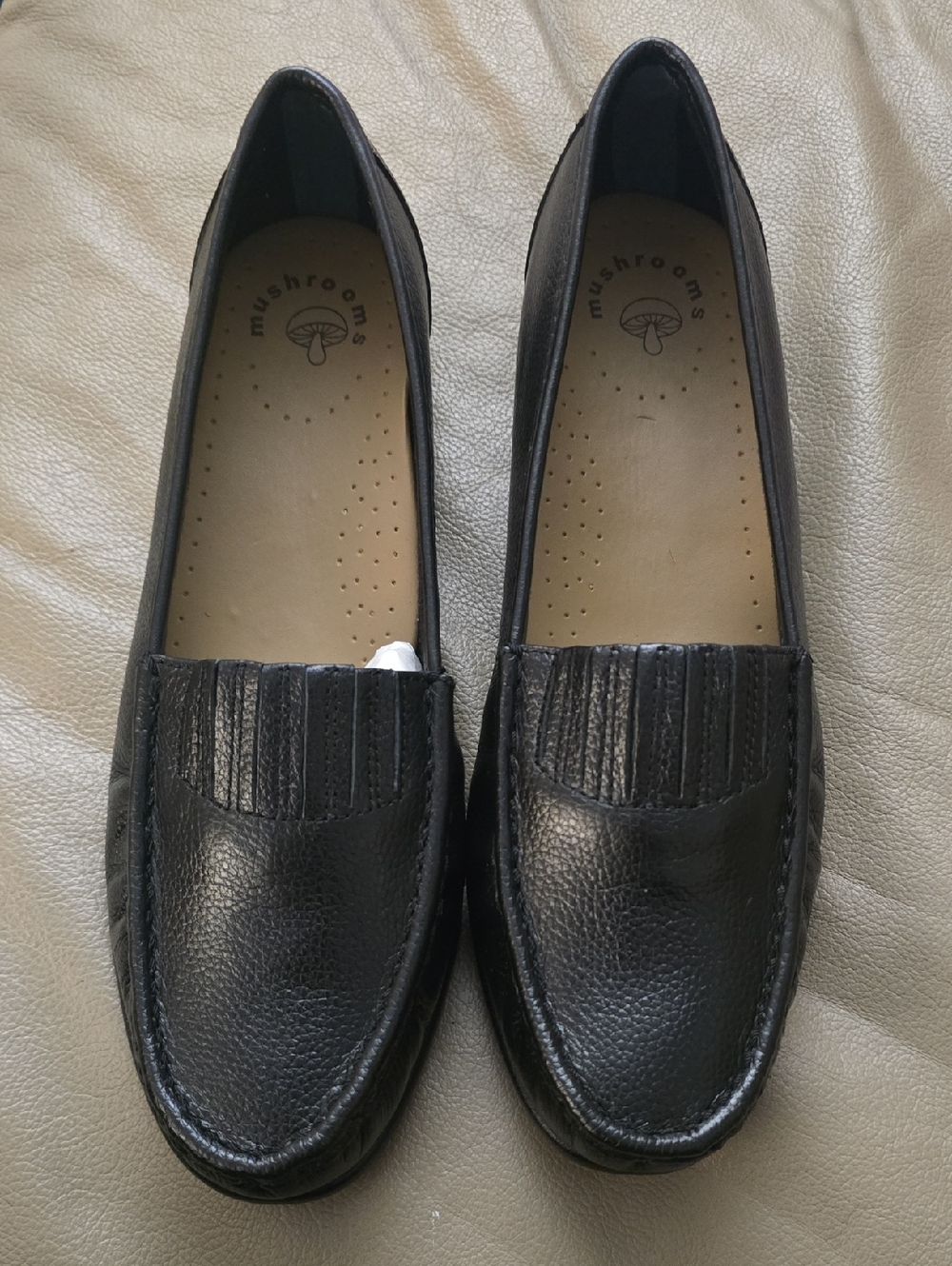 New Mushrooms Black Leather Slip-On Loafers for Women 10W